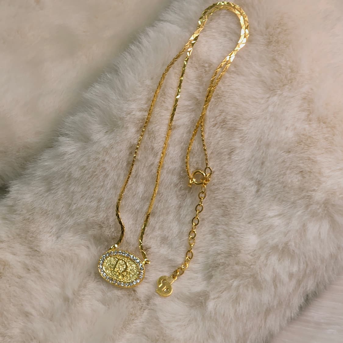 디올 금장 타원형 Dior 플레이트 로고 목걸이 상품이미지2