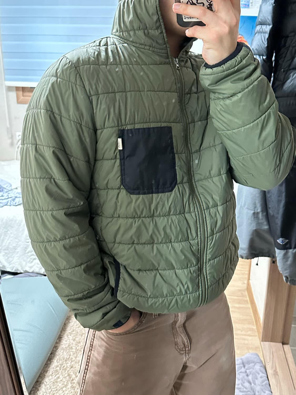 CP맛 반스 카키 경량패딩 라지 상품이미지1