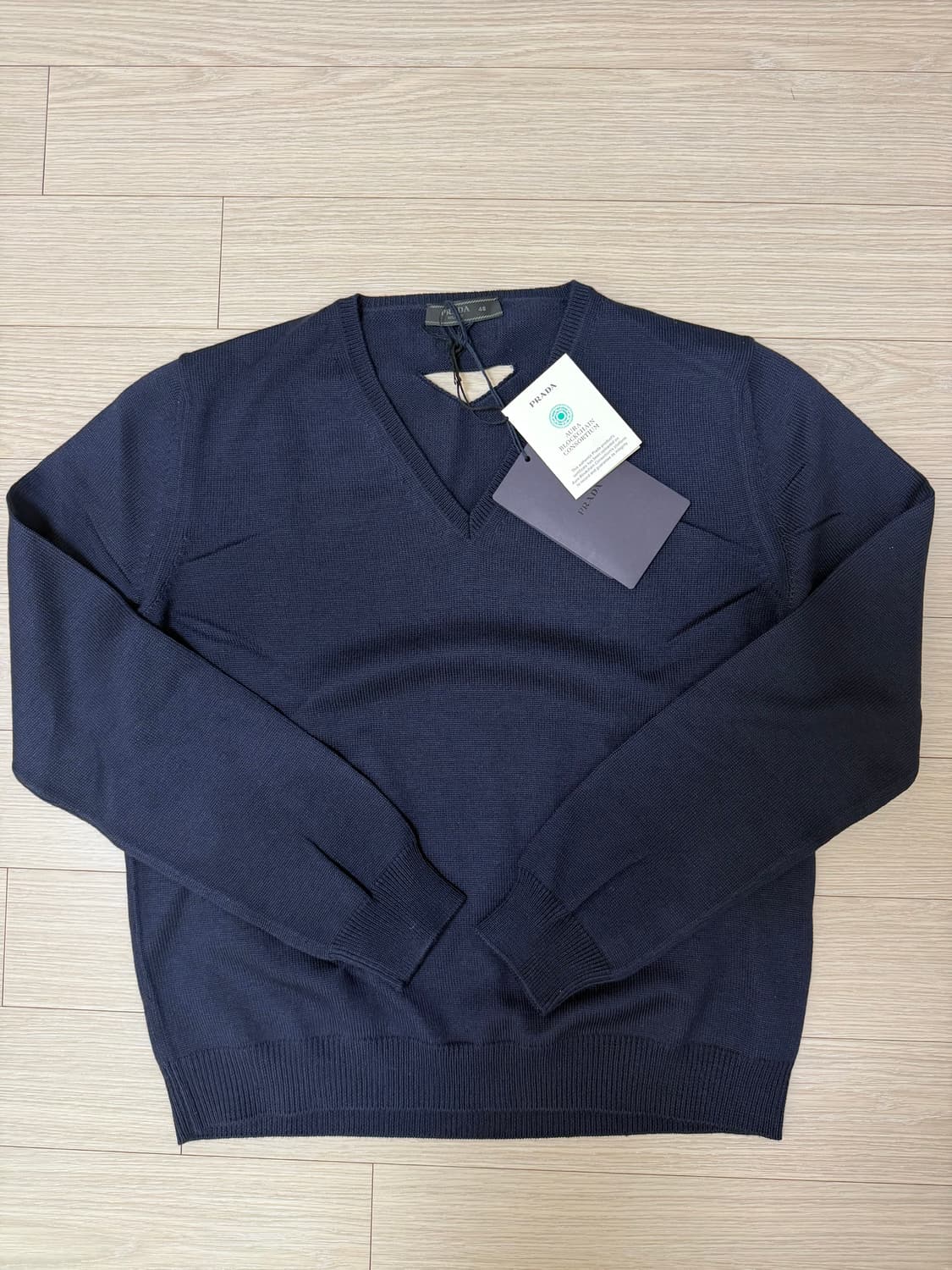 프라다 v넥 네이비 상품이미지4