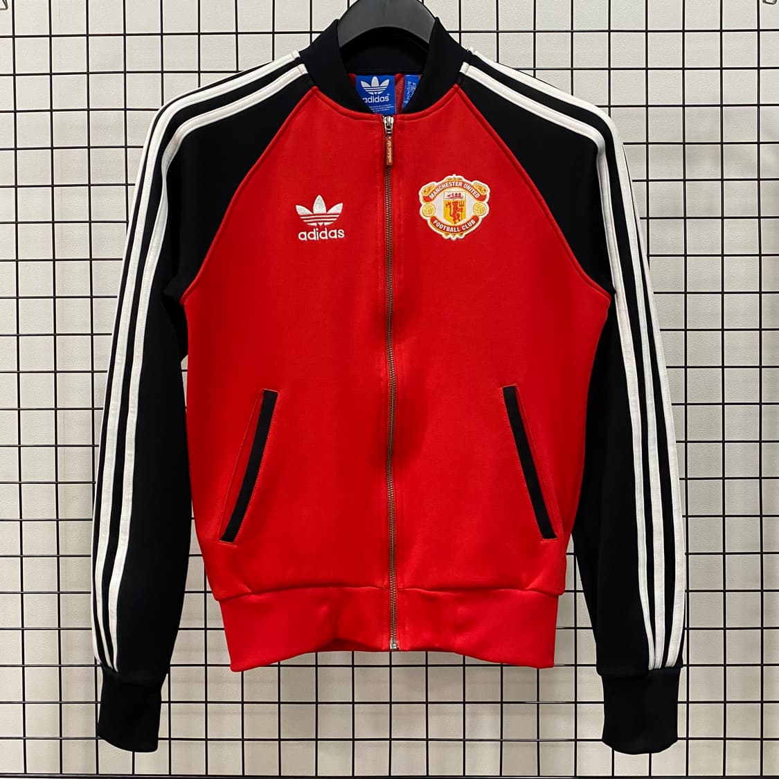  아디다스 맨유 레트로 트랙탑 상품이미지1