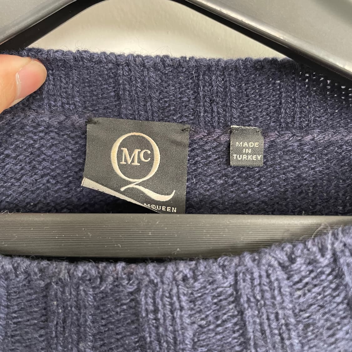 알렉산더맥퀸 보트넥 네이비 색상 니트 스웨터 상품이미지5