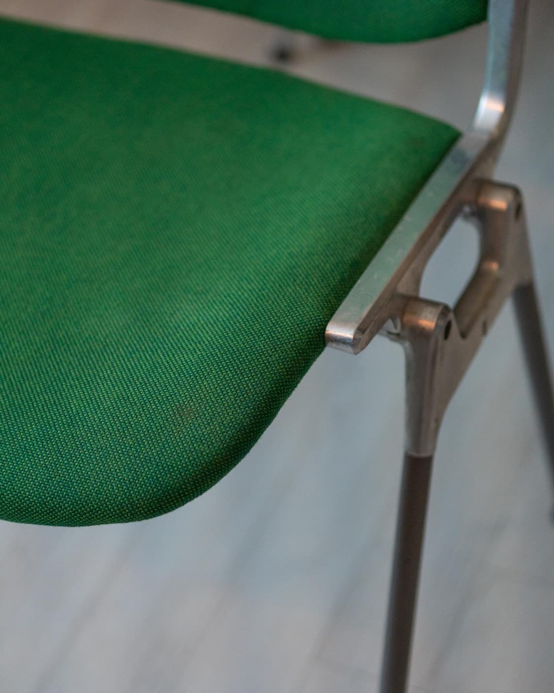 카스텔리 DSC-106 그린 패브릭 빈티지 의자 상품이미지3