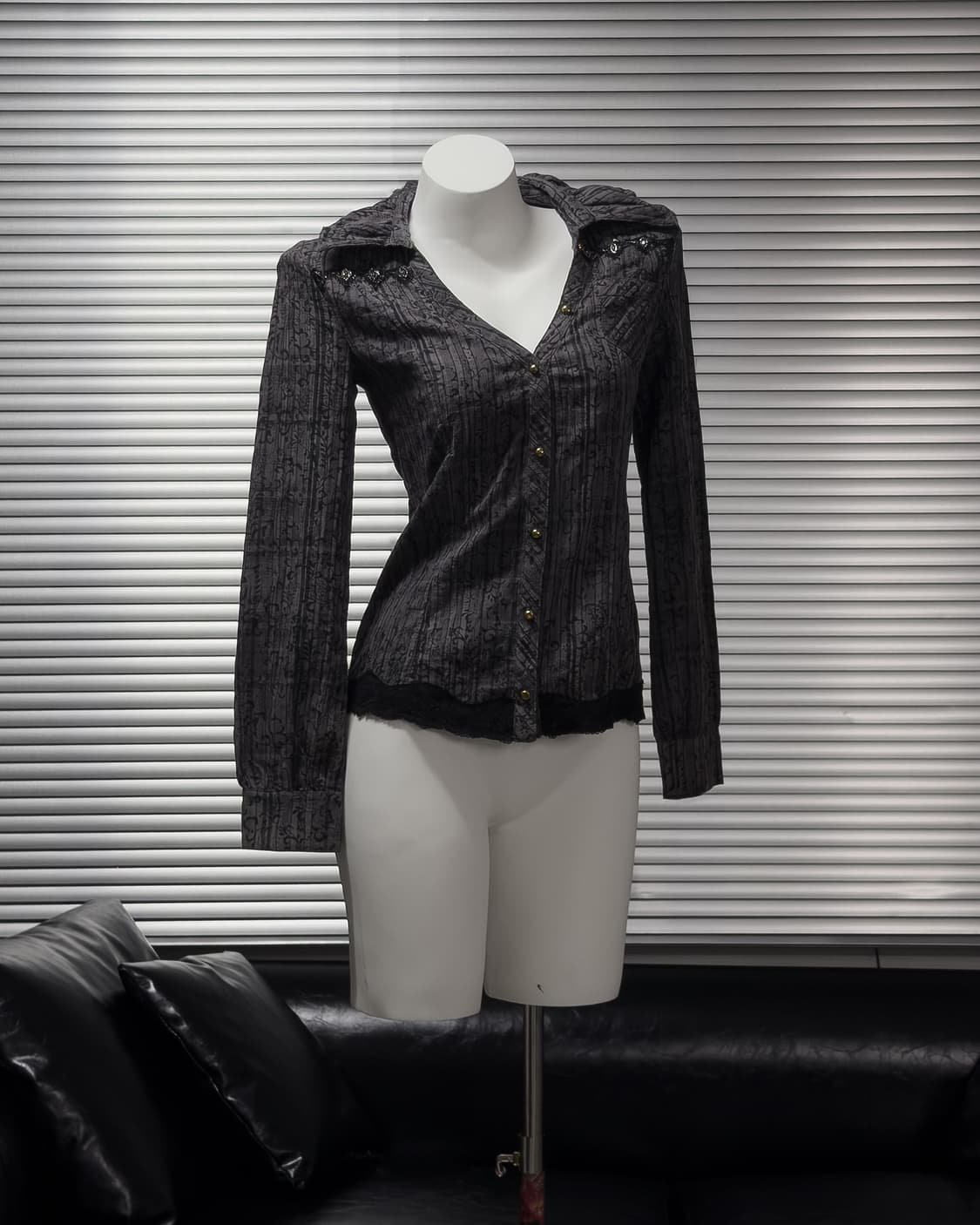 {UNKNOWN} Gothic Pattern Lace Hem Shirt  상품이미지1