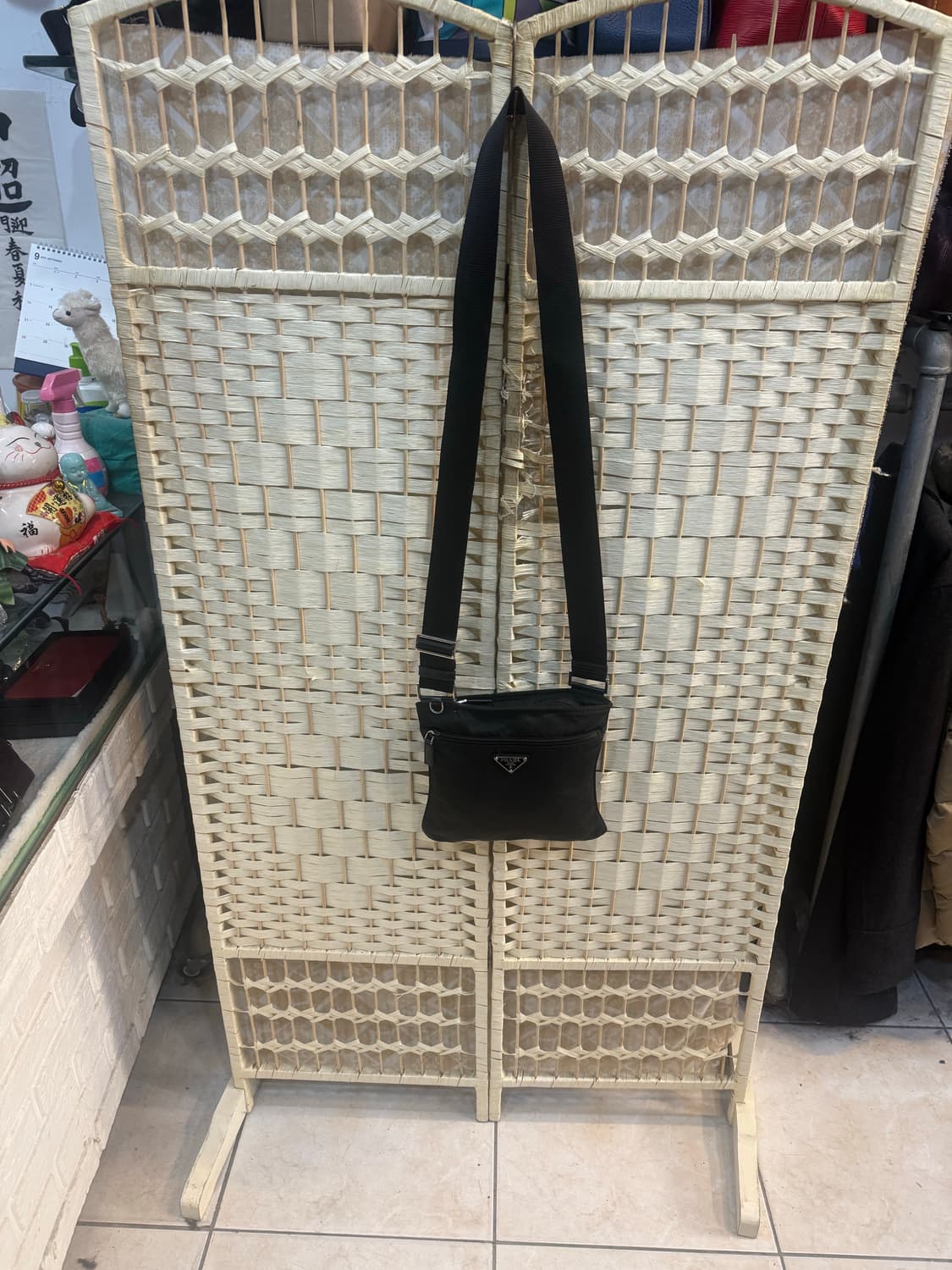 정품 프라다 나일론 크로스백 팝니다 상품이미지1