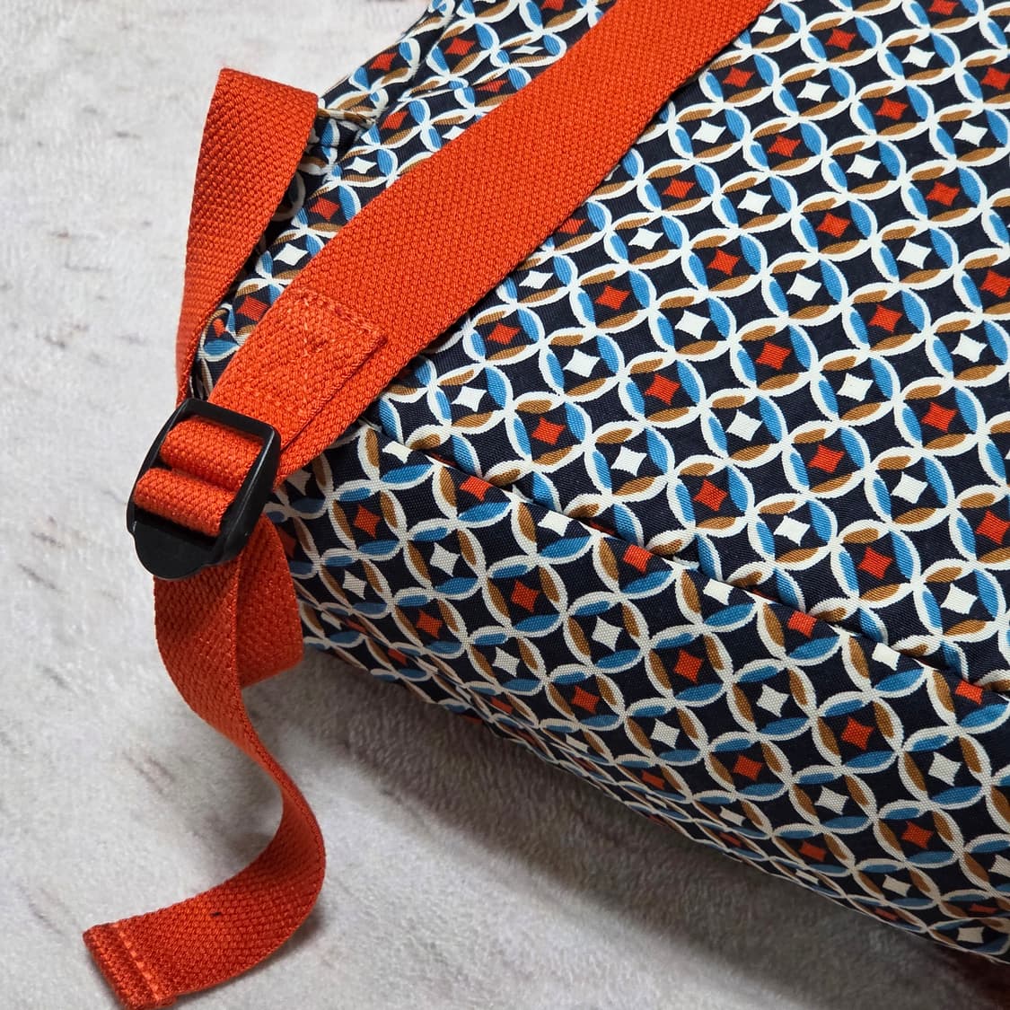 키플링 유니크 패턴 오렌지 포인트 백팩 상품이미지5