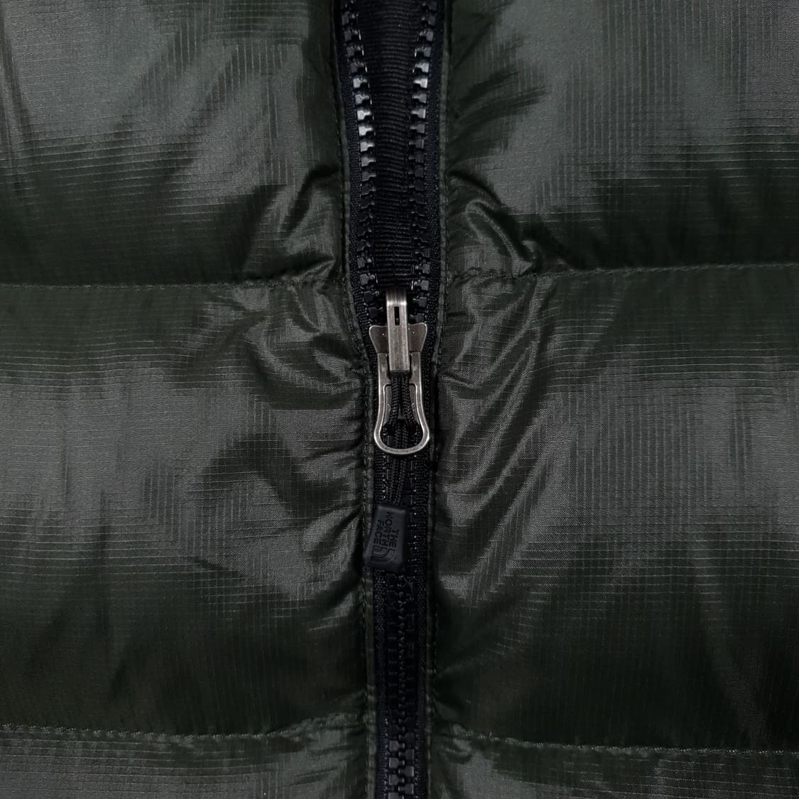 실측 M (95) 노스페이스 700 눕시 패딩 조끼 베스트 카키 블랙 상품이미지4