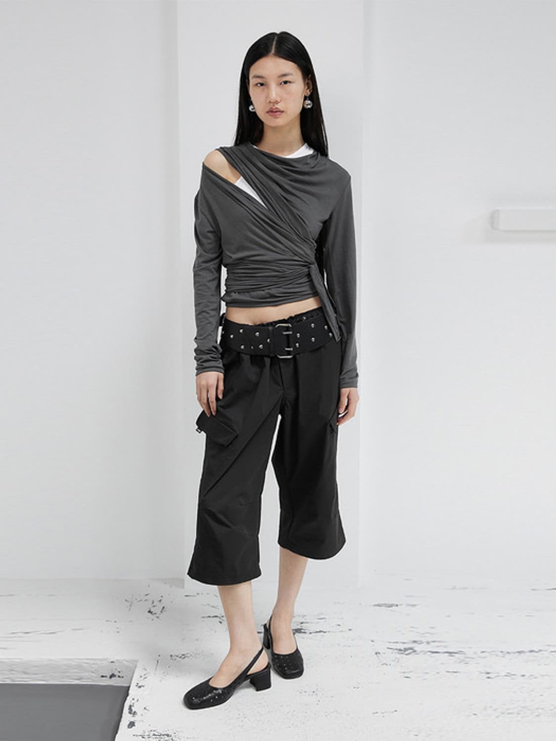 세릭 웨이스트 스트링 카프리 카고 팬츠 블랙 상품이미지1
