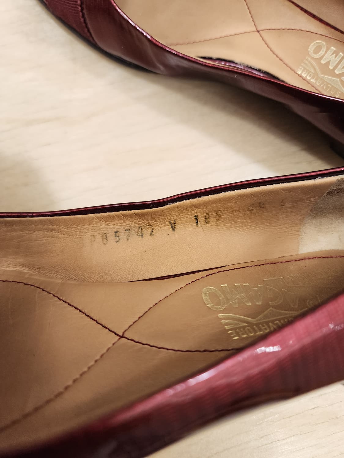 페라가모 바리나 페이던트 레드 4.5 상품이미지10