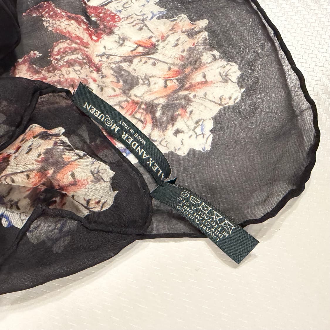 알렉산더 맥퀸 스컬 실크스카프  상품이미지3