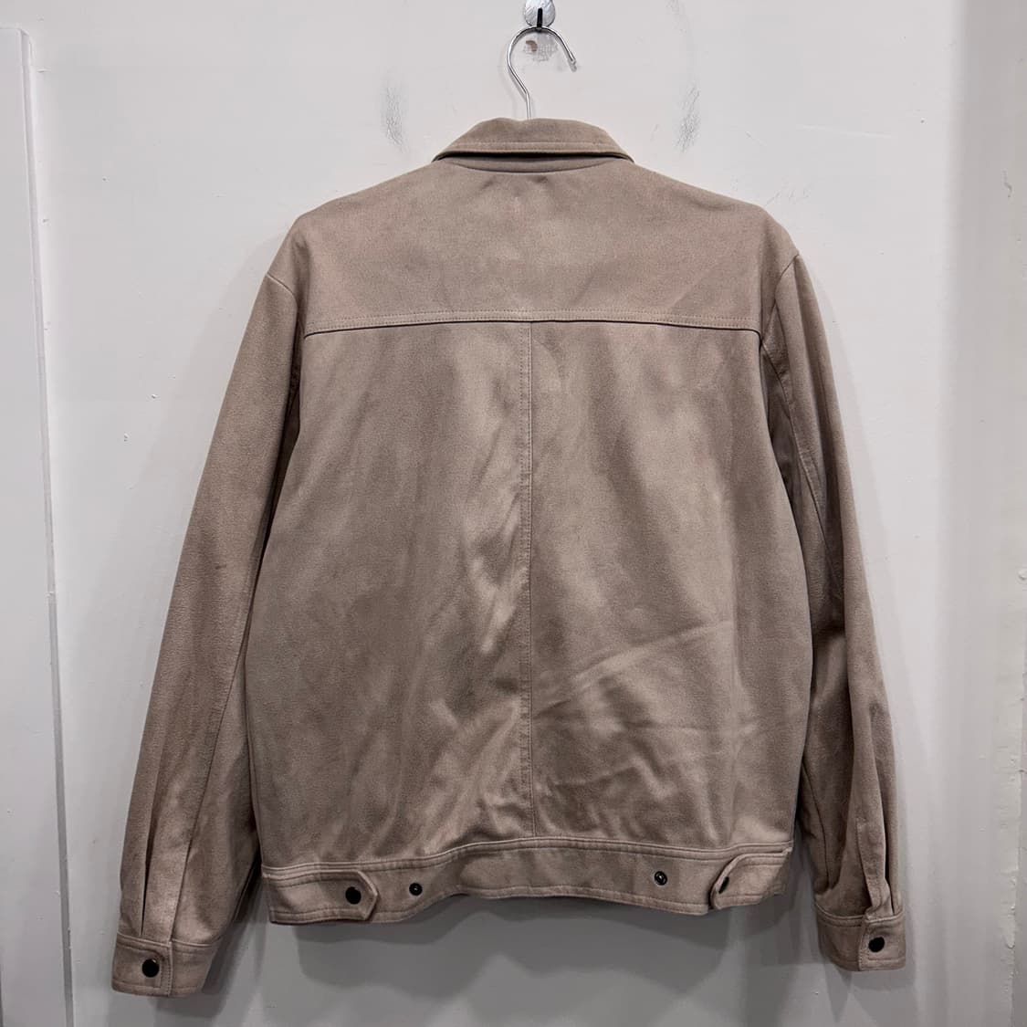 에이마켓 컴퍼니 포켓 버튼 미니멀 스웨이드 자켓 상품이미지5