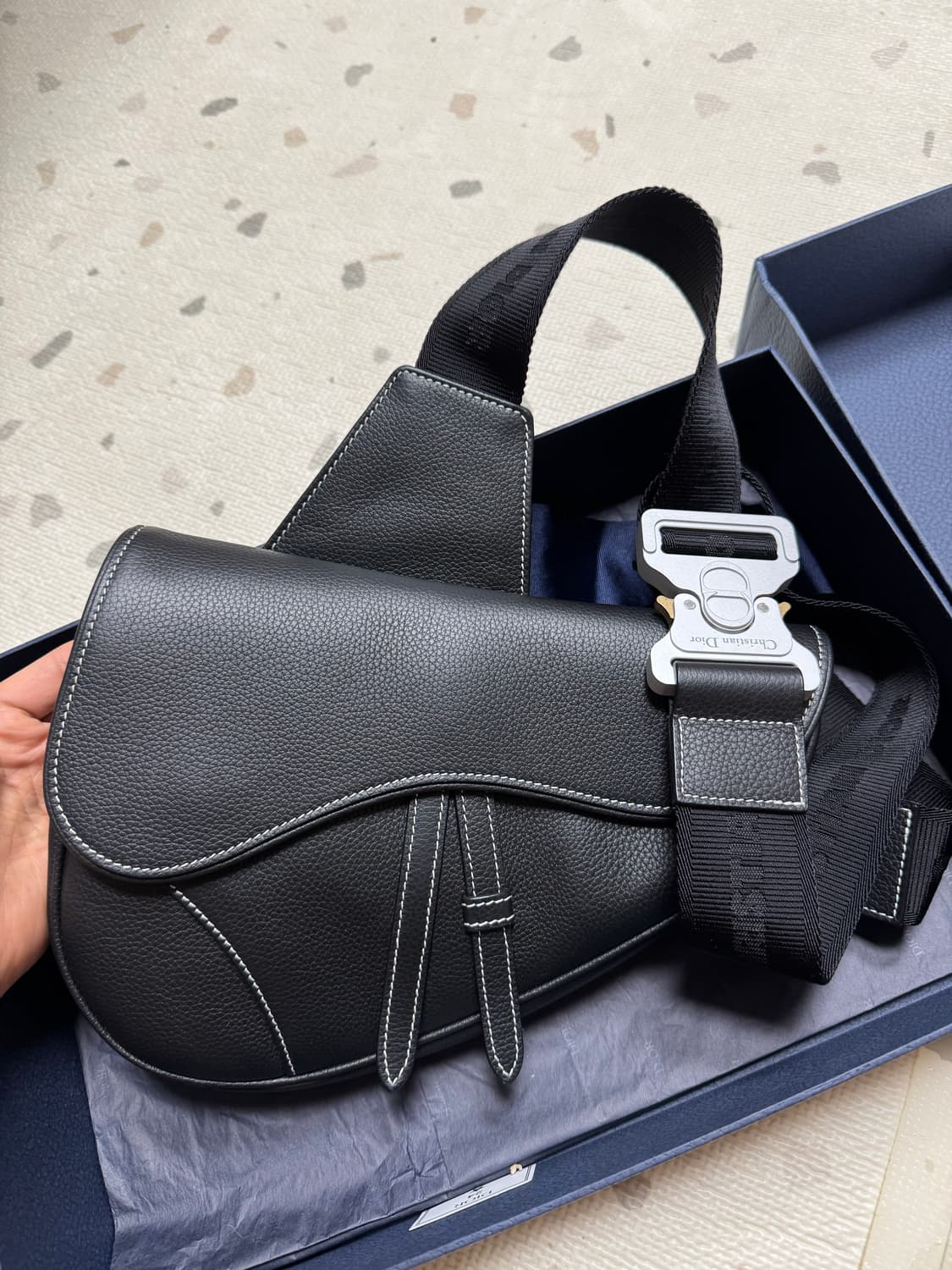 디올 스티치 새들백  팝니다 상품이미지1