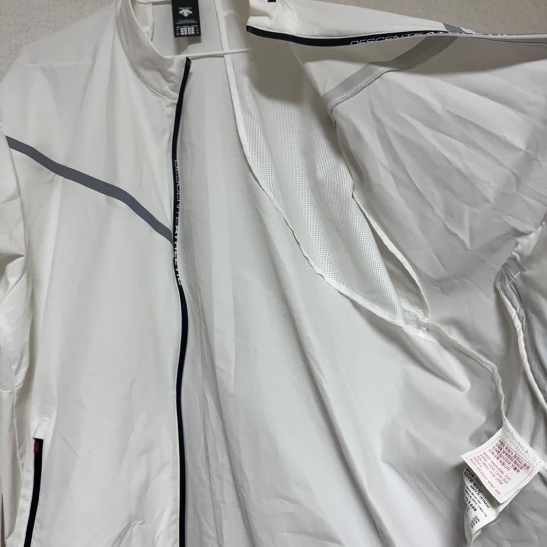 데상트 바람막이 2XL 팝니다! 상품이미지5