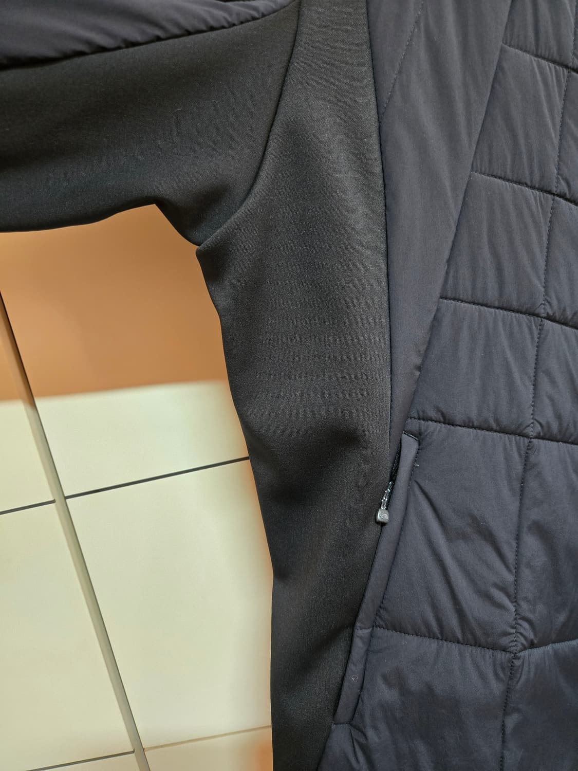 노스페이스 남성 브이엑스 경량 패딩 상품이미지4