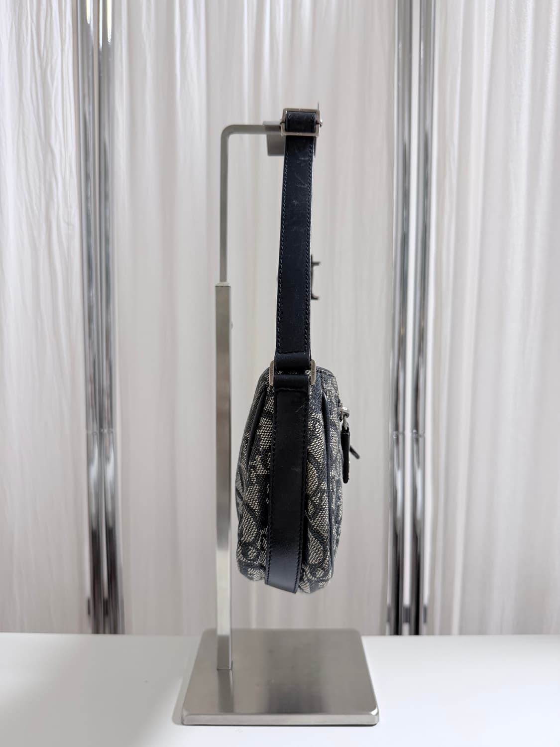디올 디링 오블리크 새들백 상품이미지4