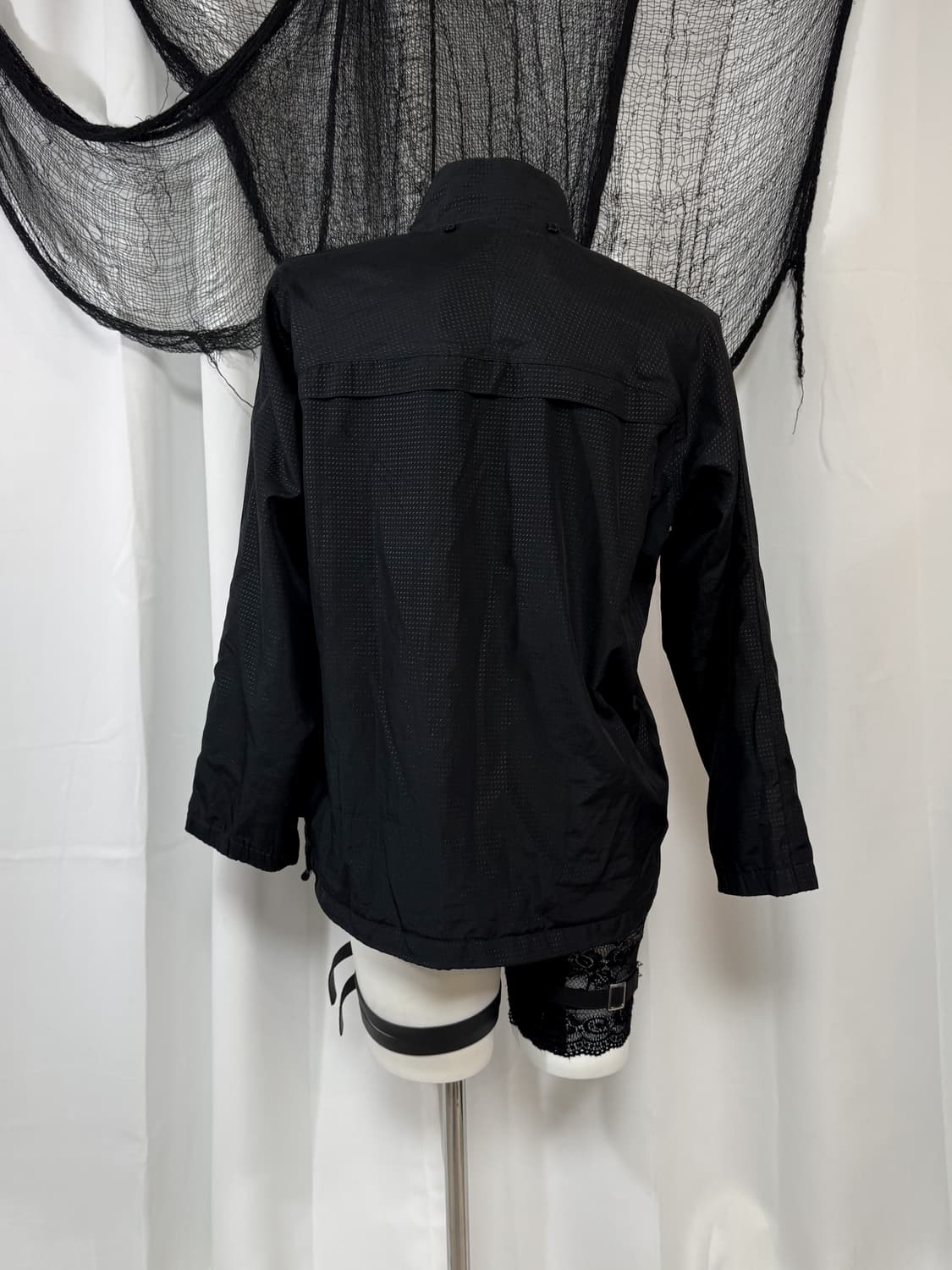 black windbreaker 상품이미지4