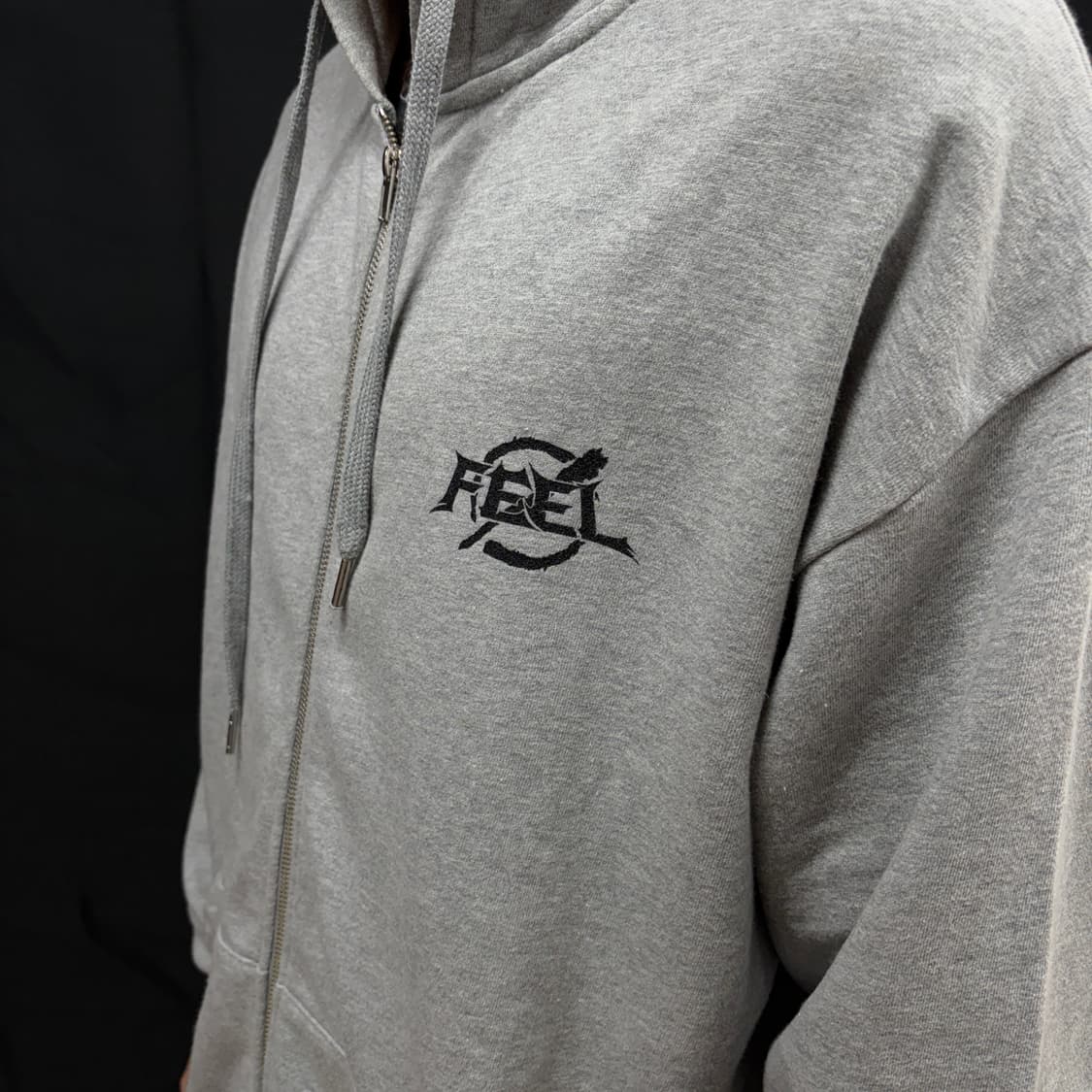 [XL] 필 이너프(FEEL ENUFF) 그레이 백로고 후드 집업 상품이미지4