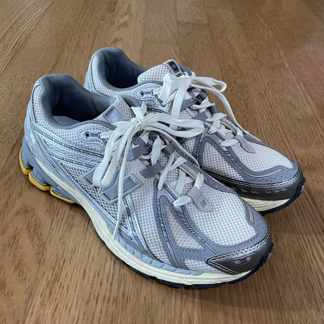 뉴발란스1906R 그레이 스니커즈 280 상품이미지1