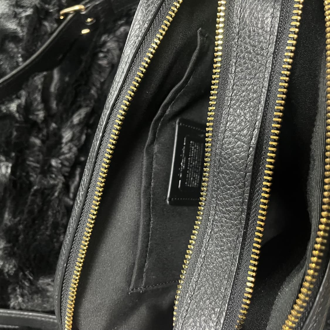 Coach 코치 블랙 골드 가죽 크로스백 카메라백 금장 갸루 가방 상품이미지4