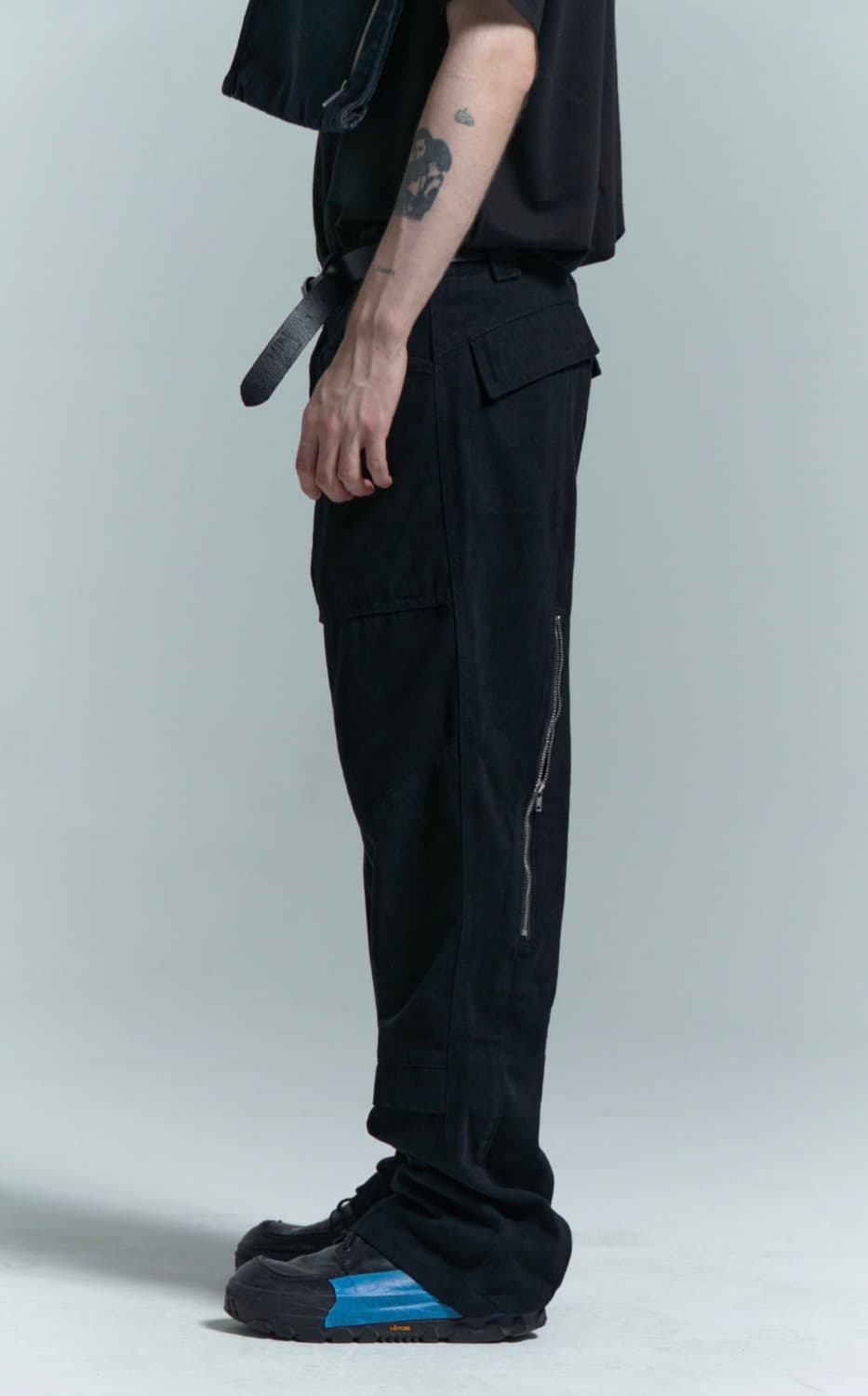 L[미착용보관오염있음)플라스틱프로덕트 MPa 웨이브 지퍼 팬츠 블랙 (보 상품이미지3