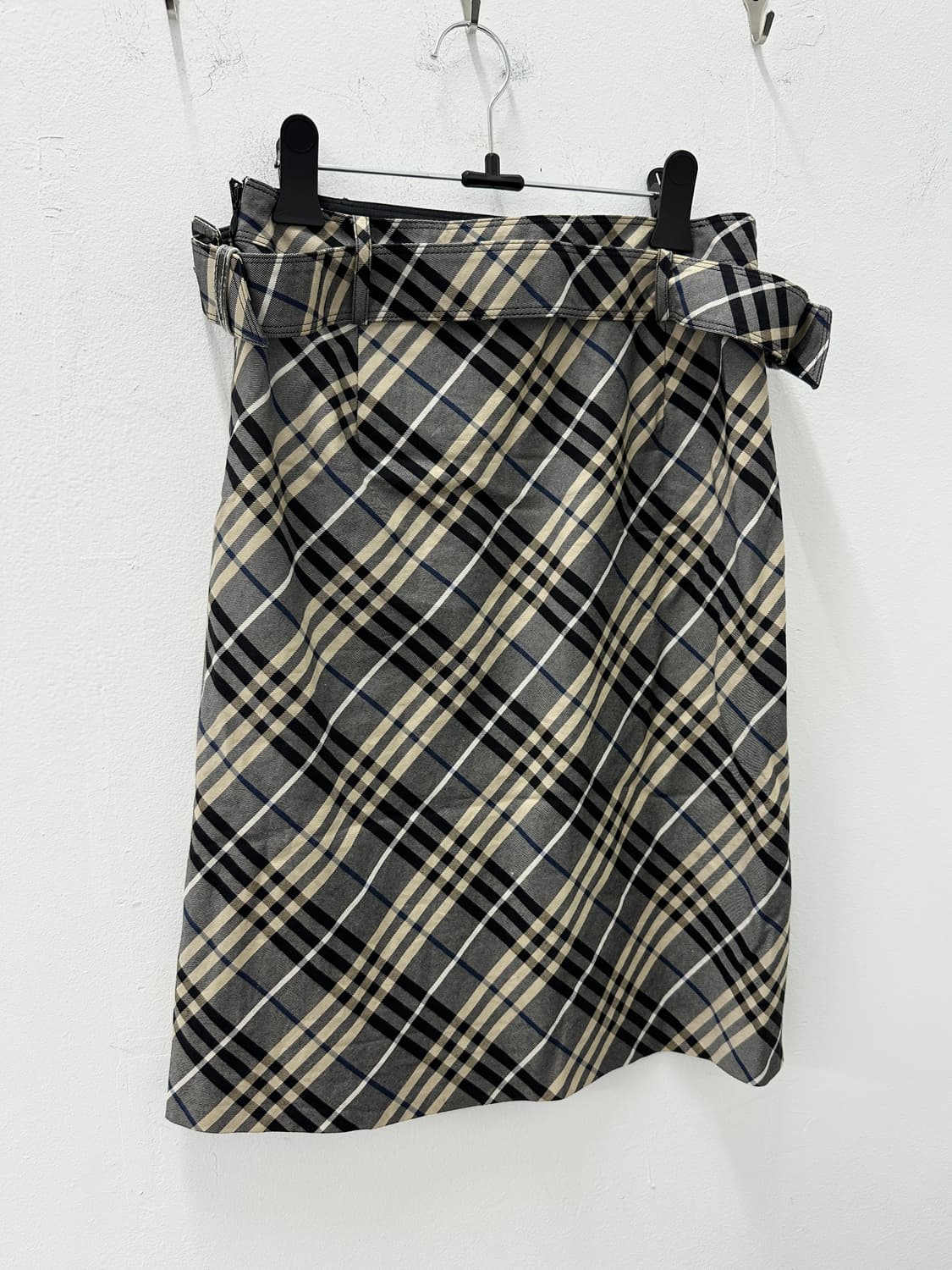 BURBERRY 블루라벨 체크 스트랩 미디스커트 상품이미지7