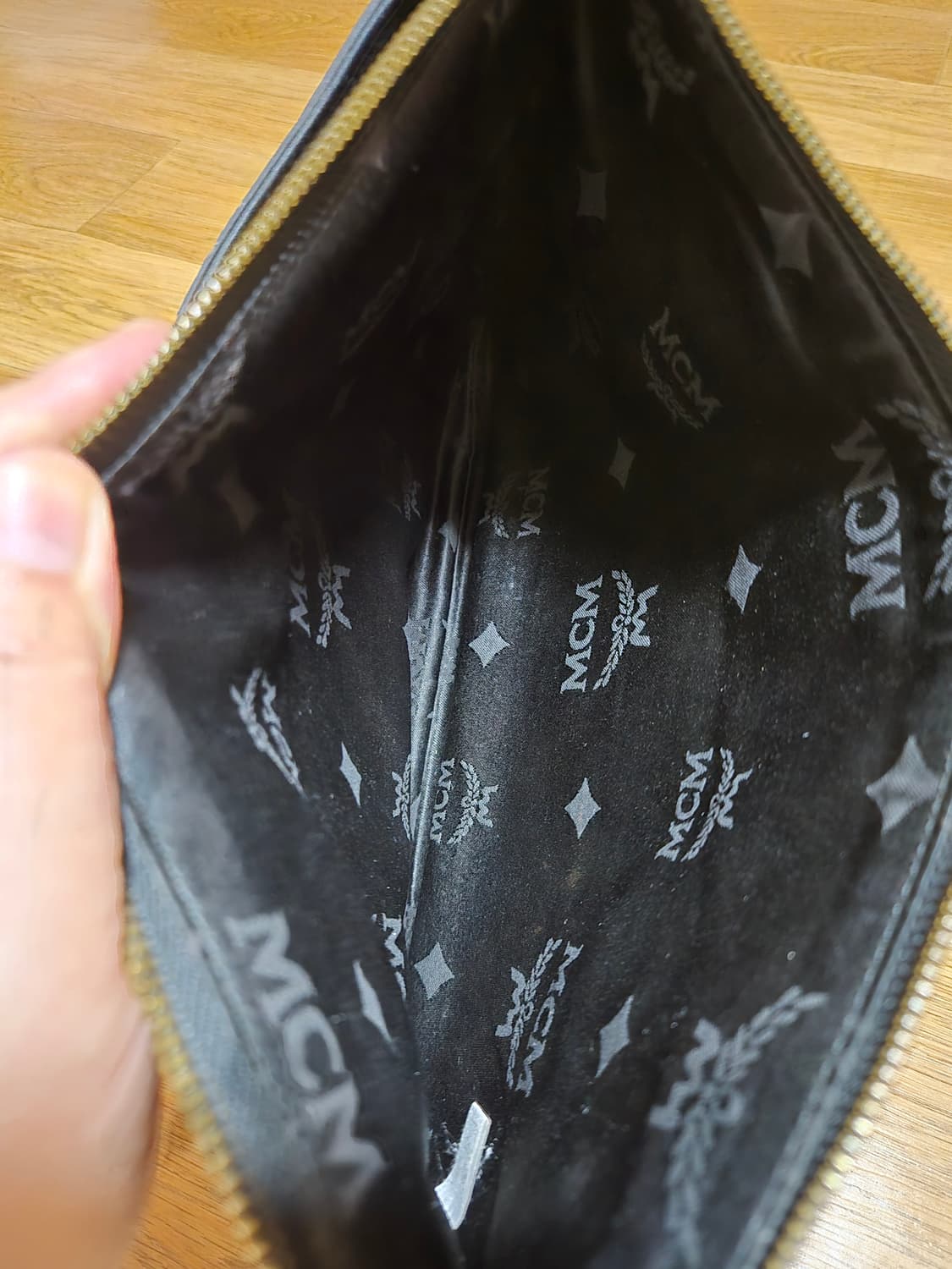 MCM 정품 블랙 비세토스 클러치백 상품이미지6