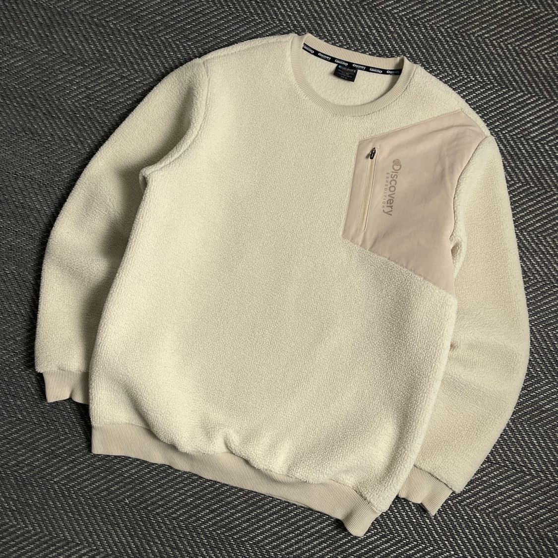 디스커버리 포켓 디테일 플리스 맨투맨 아이보리 y 4796 상품이미지1