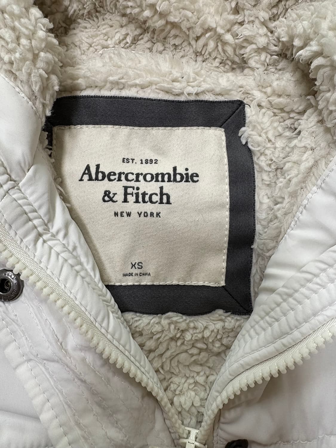 아베크롬비 딱붙핏 패딩 xs 상품이미지3