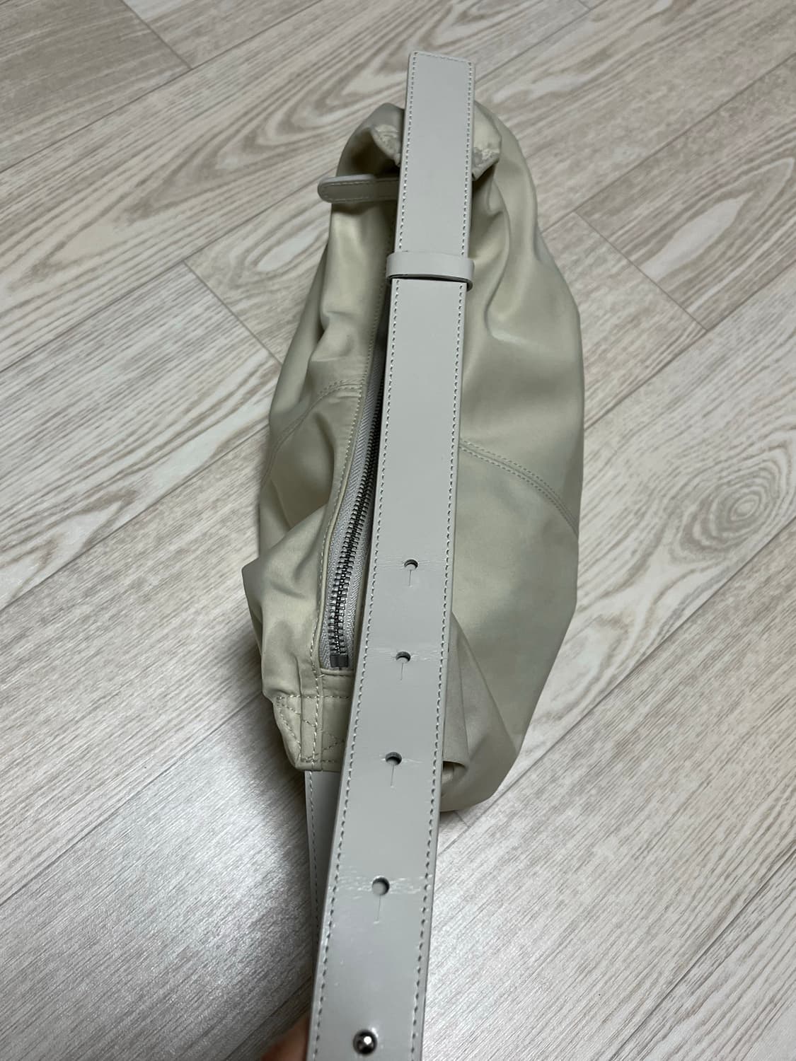 낫띵리튼 호보백 솔트 상품이미지5