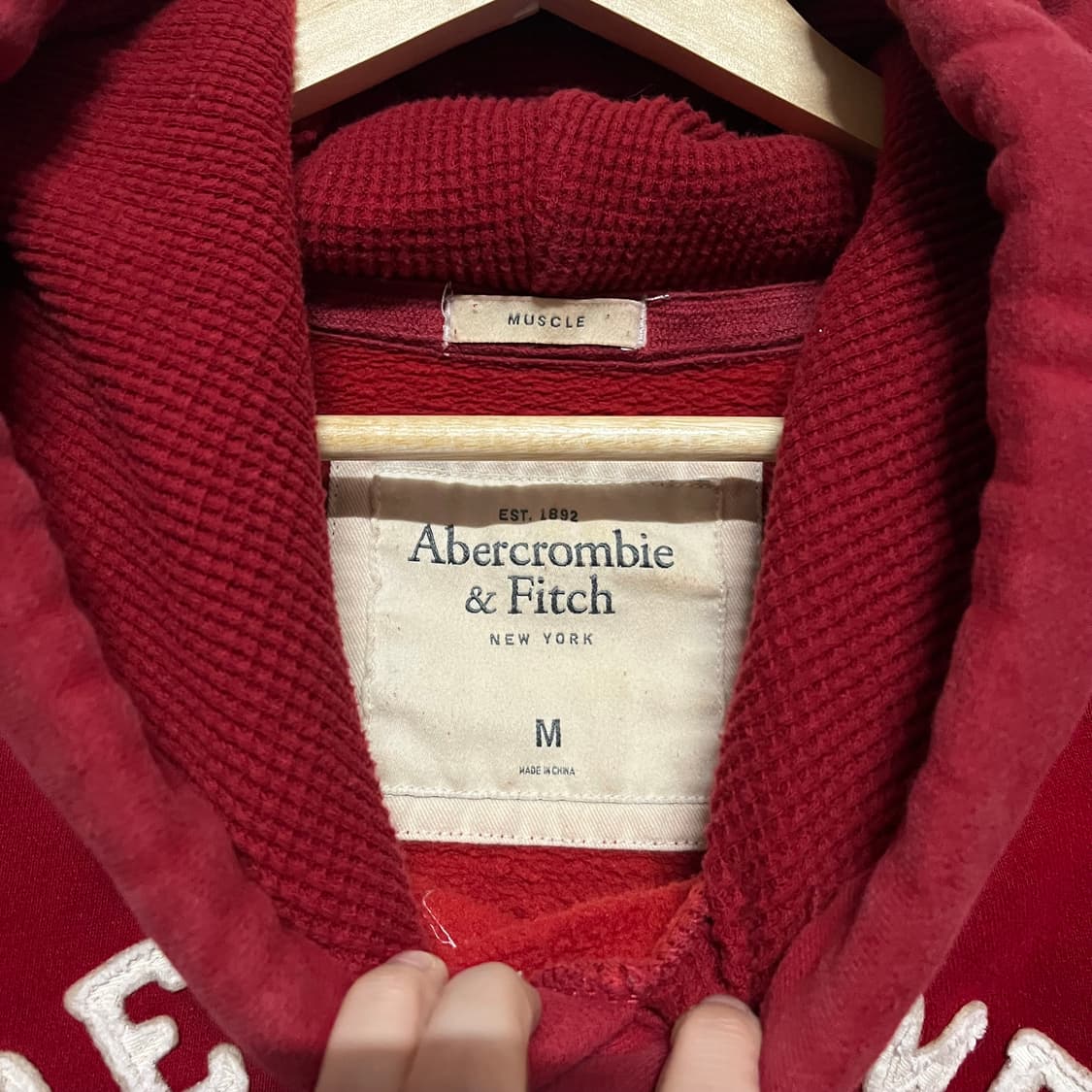 아베크롬비 레드 후드티 M 상품이미지3