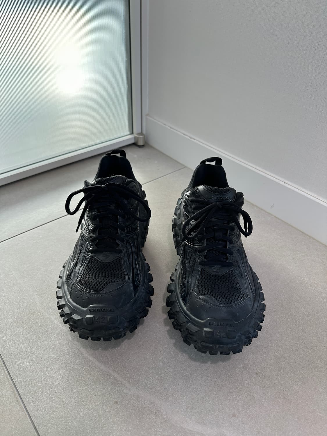 발렌시아가 디펜더 블랙 42사이즈 상품이미지2