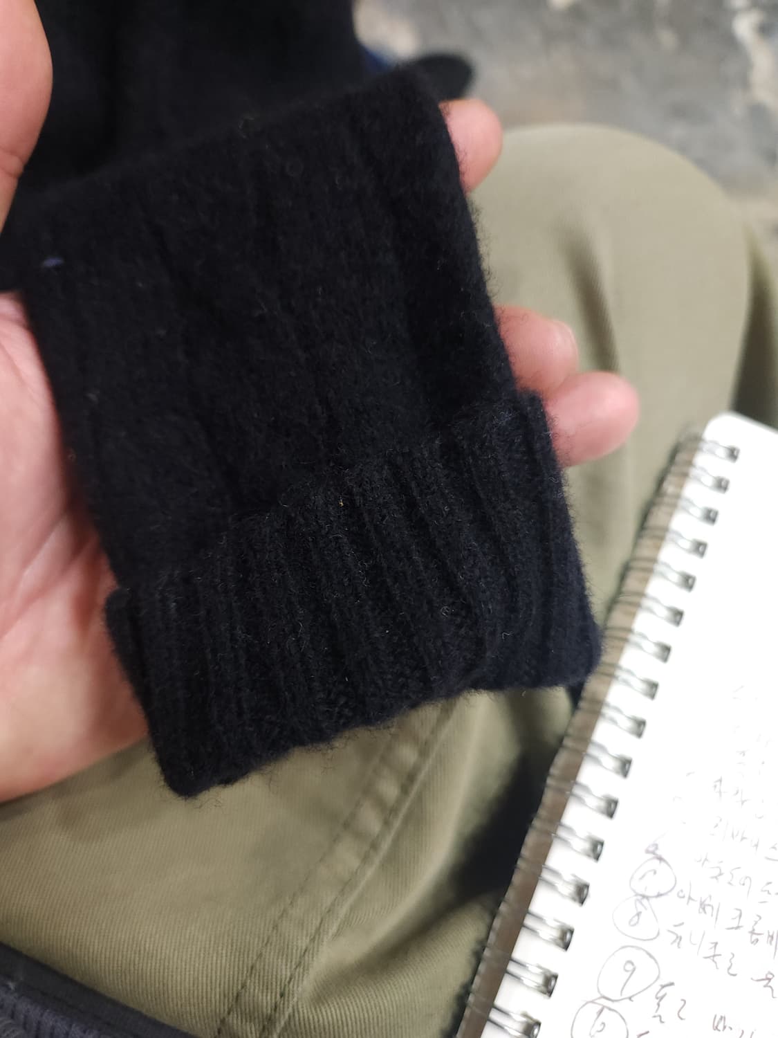 폴로 랄프로렌 블랙 램스울 꽈배기 니트
​
 상품이미지7