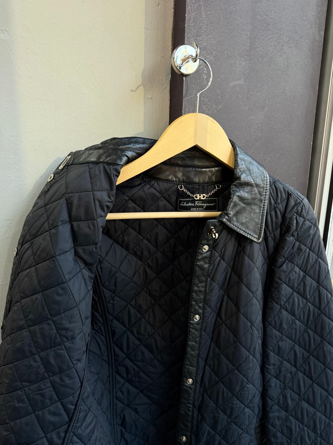 40/ 페라가모 레더 트리밍 퀄팅 패딩 자켓 상품이미지6