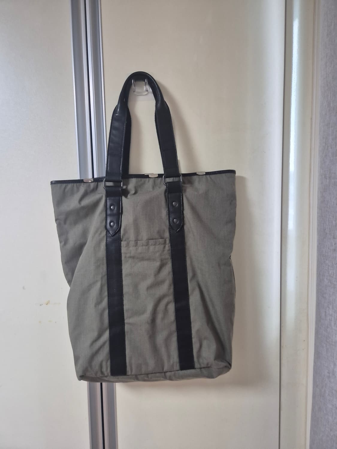래그앤본(Rag & Bone) 토트백입니다.
단시간 착용하고 보관만 해서 상품이미지9
