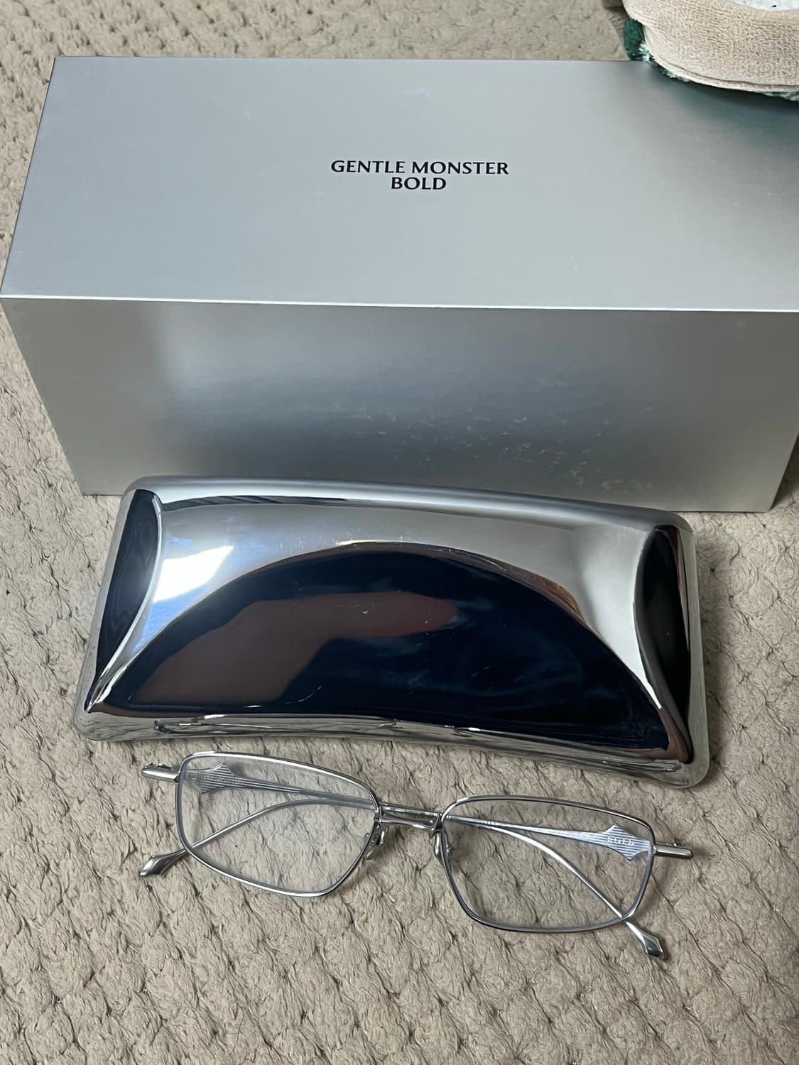 젠틀몬스터 사가 02 상품이미지1