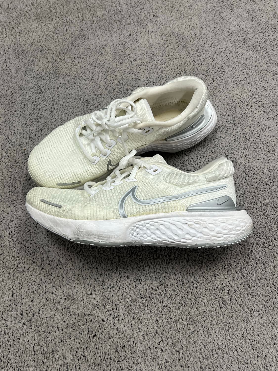 (260) 나이키 줌X 인빈시블 런 플라이니트 2 화이트 메탈릭 실버 상품이미지2