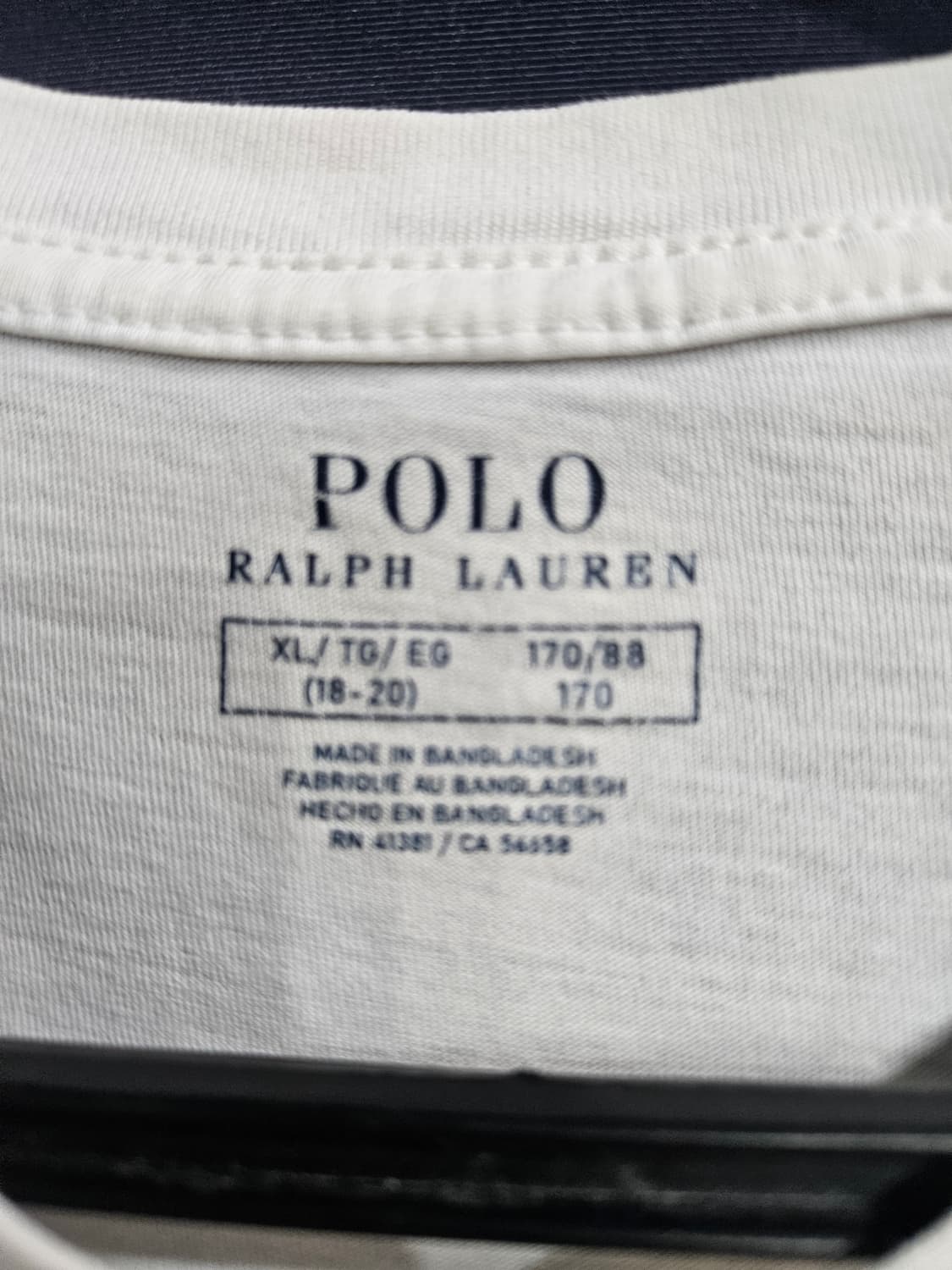 폴로 랄프로렌 화이트 남성 슬림핏 100~105 브이넥 반팔티  상품이미지3