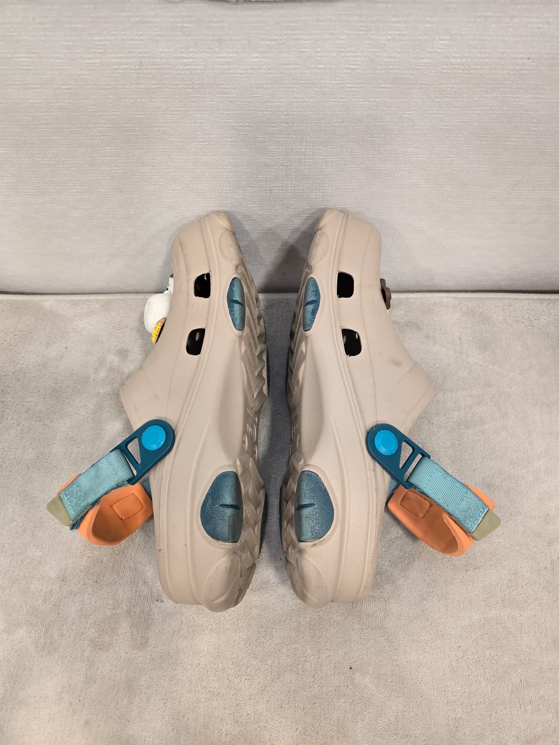 크록스 샌들 베이지색 버즈 라이트이어 지비츠 포함 260 상품이미지5