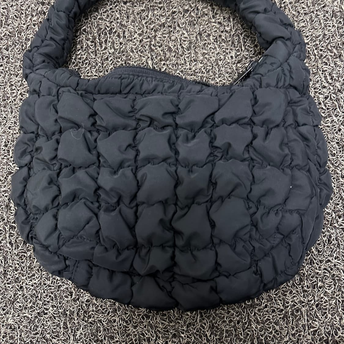 COS 코스 퀄티드 구름백 미니 가방 블랙(제니백) 상품이미지3