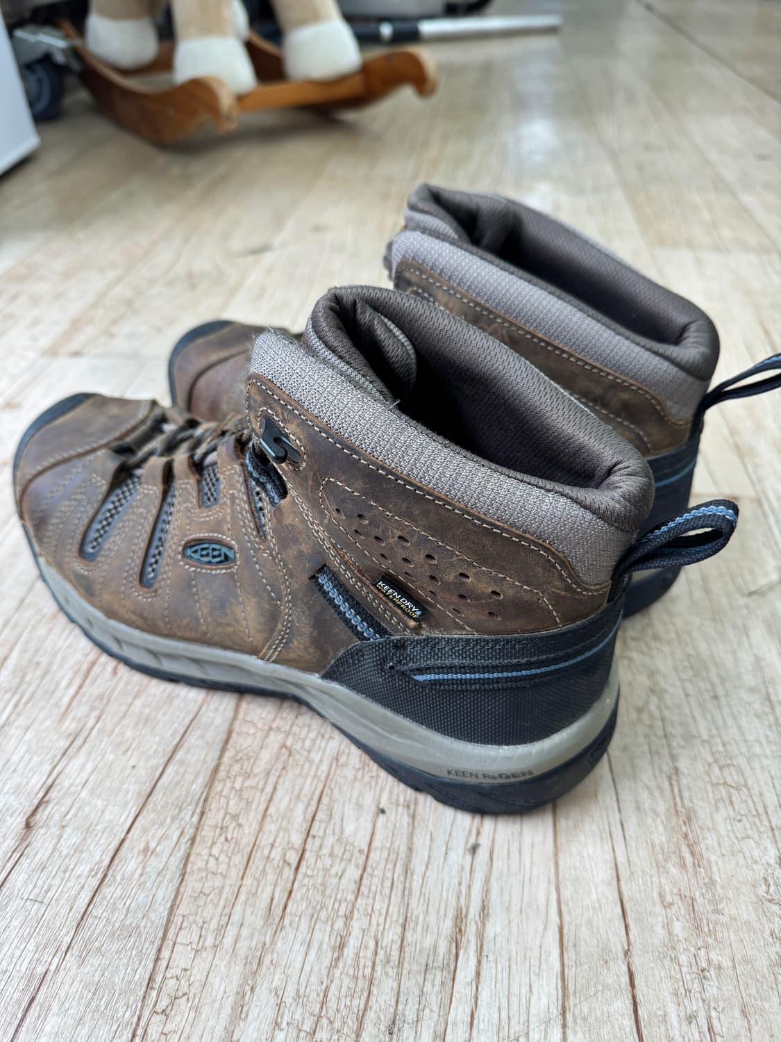 KEEN 킨 플린트2 미드 하이킹화 290 새상품급 상품이미지4
