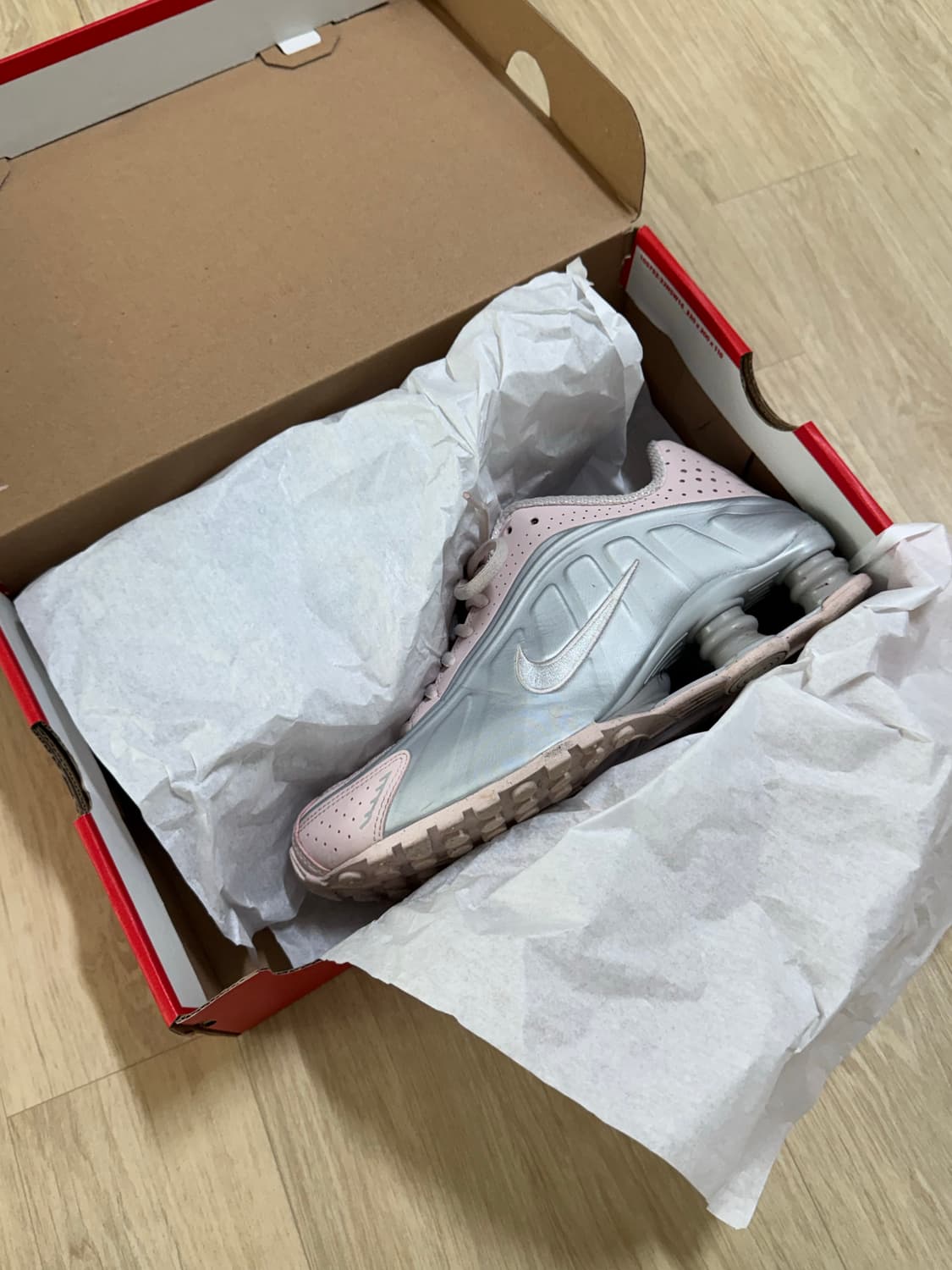 나이키 샥스 R4 베얼리 로즈 250 상품이미지2