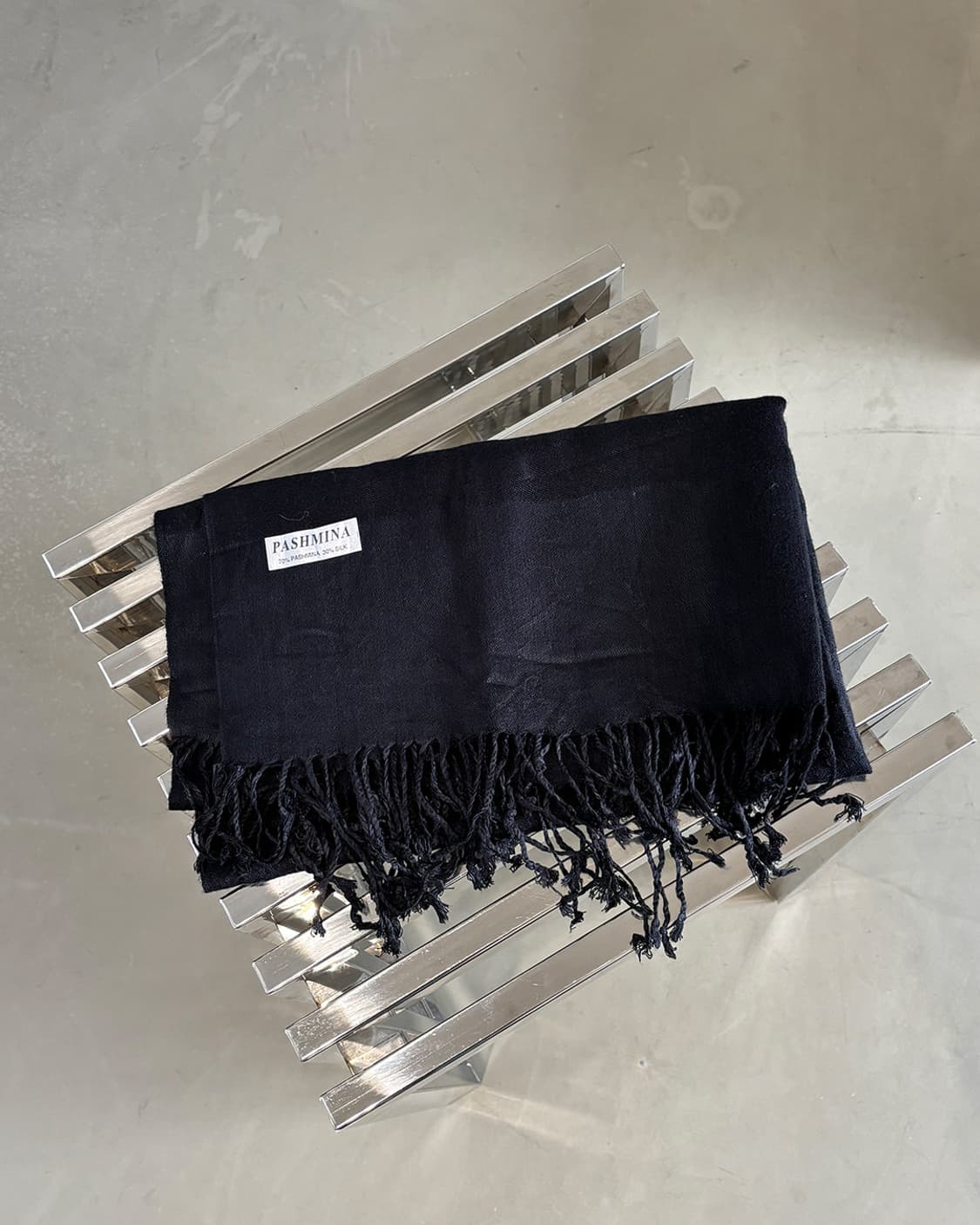 black tone paisley wide pashimina scarf 상품이미지5