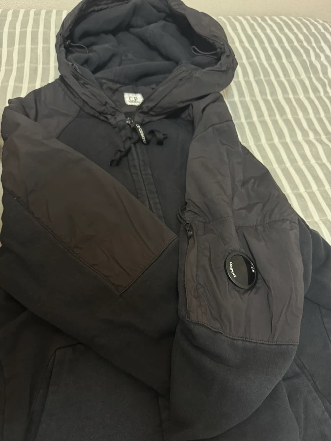 cp컴퍼니 렌즈 쉘 후드집업 상품이미지1