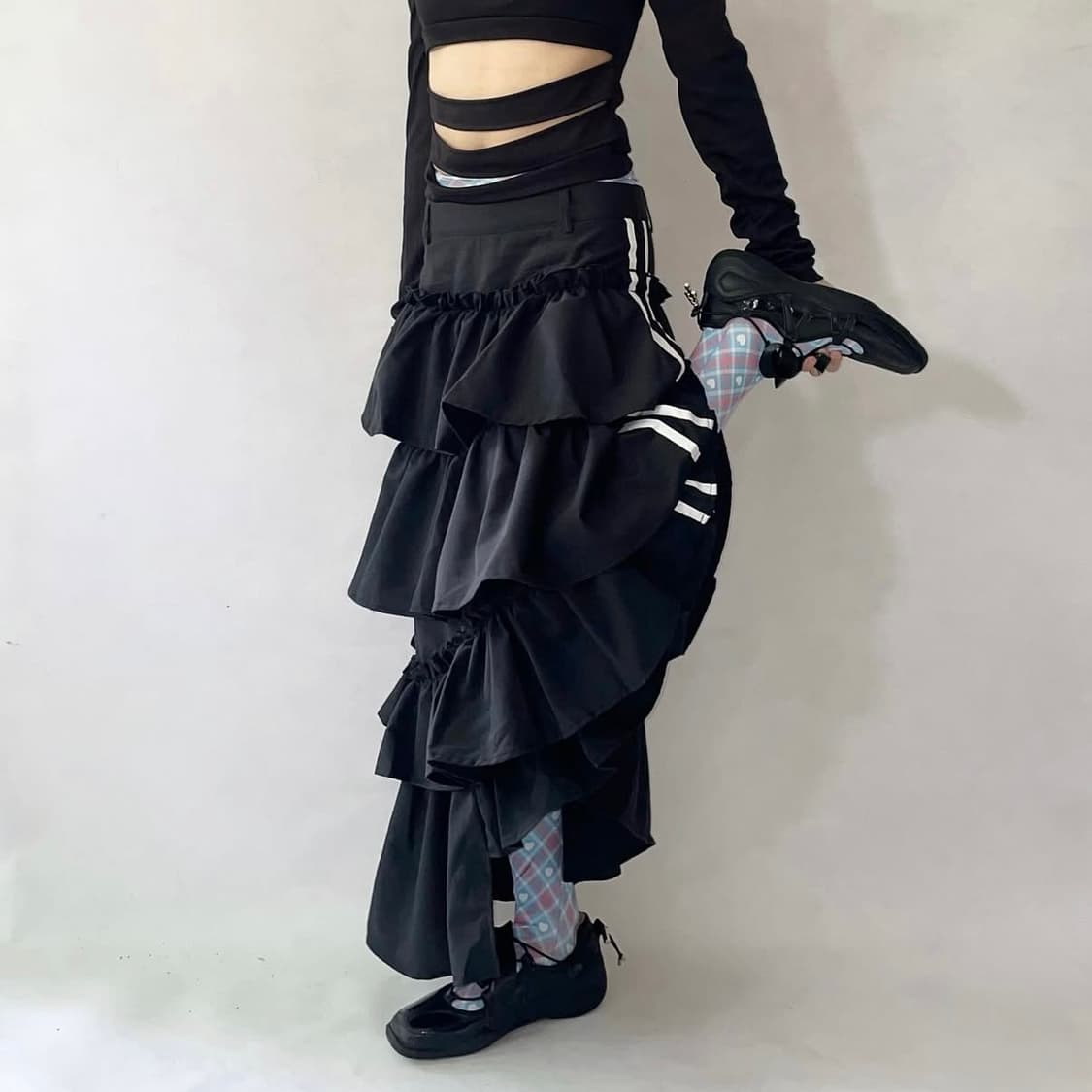 faye 파예 스트라이프 티어드 프릴 스커트 블랙 상품이미지2