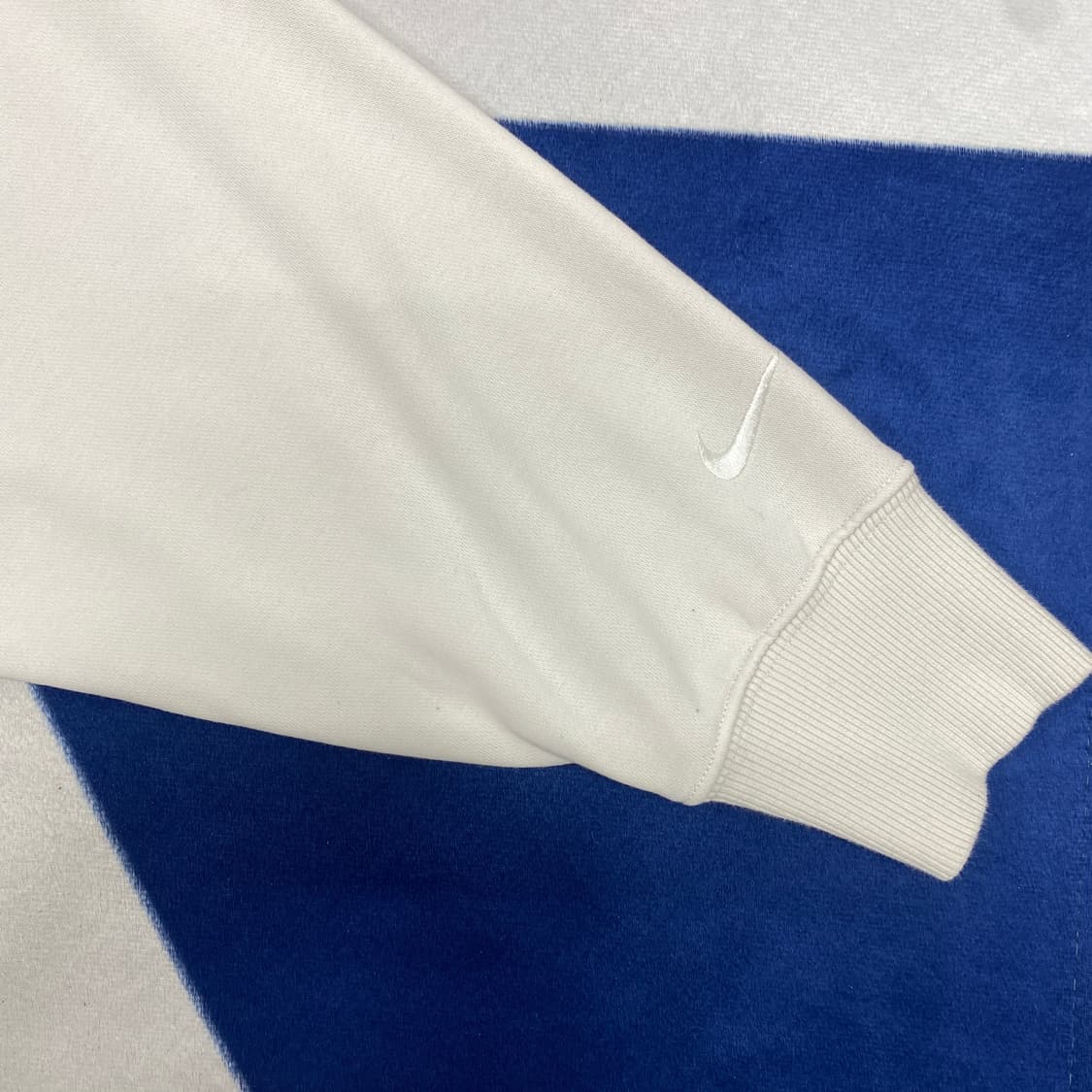 나이키 오버핏 크롭 맨투맨  여성 S 실측 77-88 상품이미지4