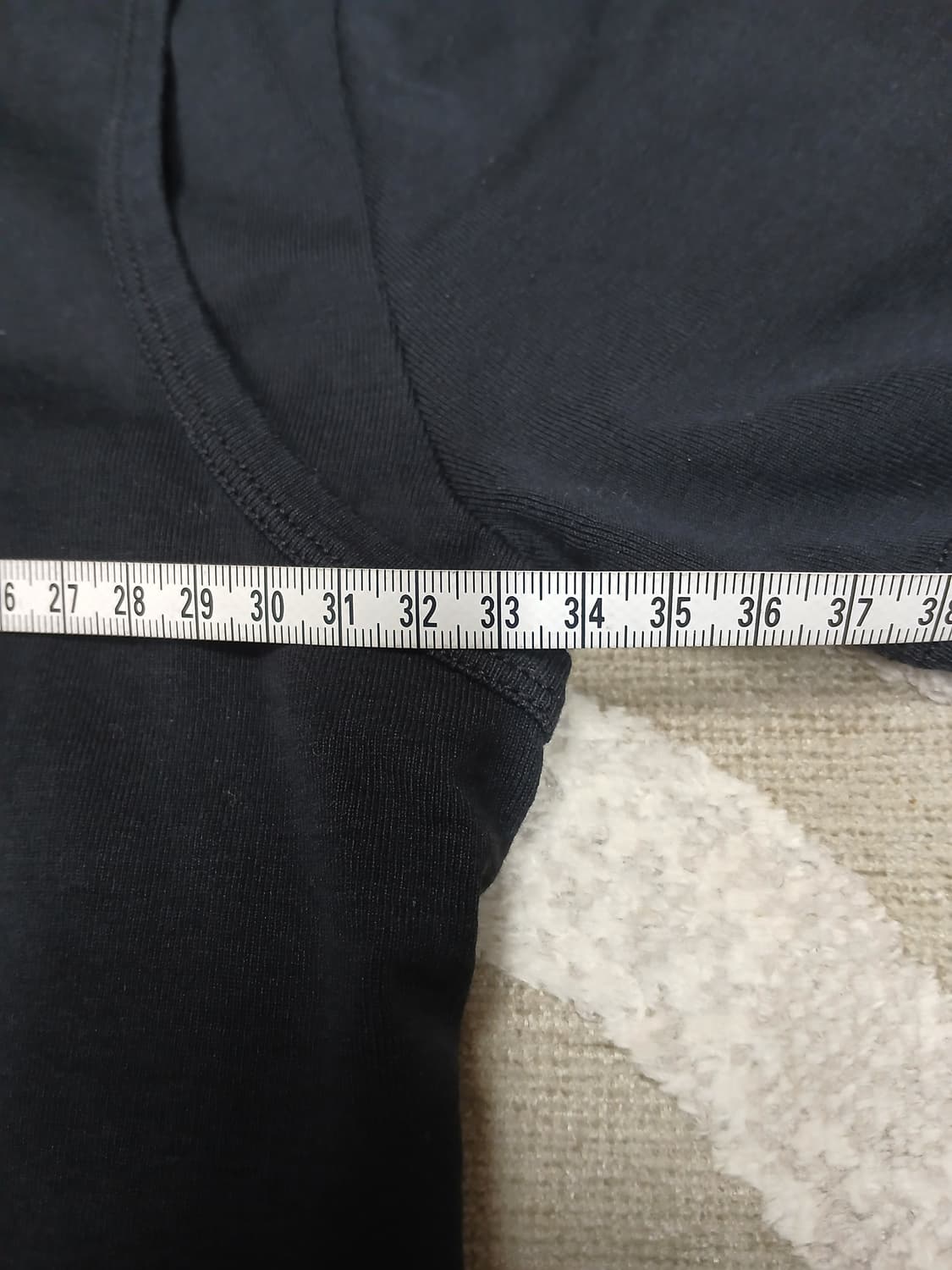 헿무트랭 (HELMUT LANG) 비대칭 컷아웃 티셔츠  상품이미지4