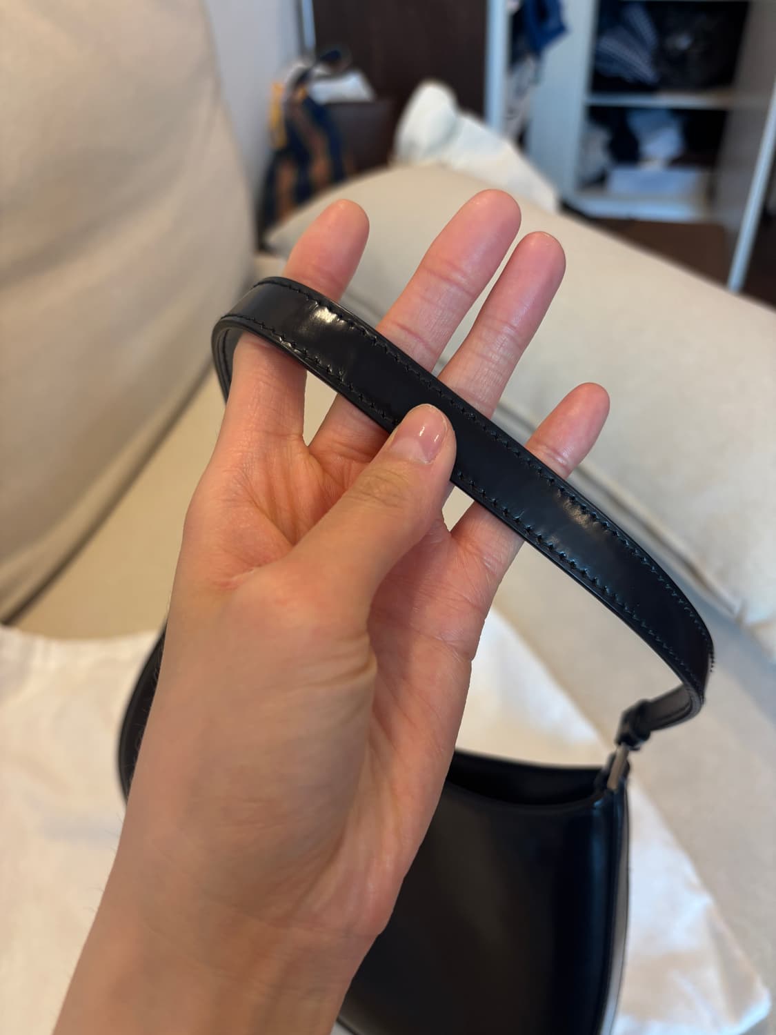 프라다 클레오 브러시드 레더 숄더백 상품이미지10