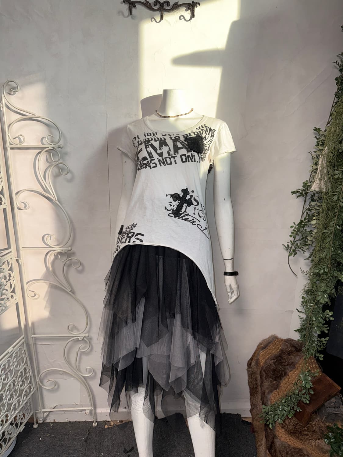 Cross lace lettering unbalanced half t  상품이미지6