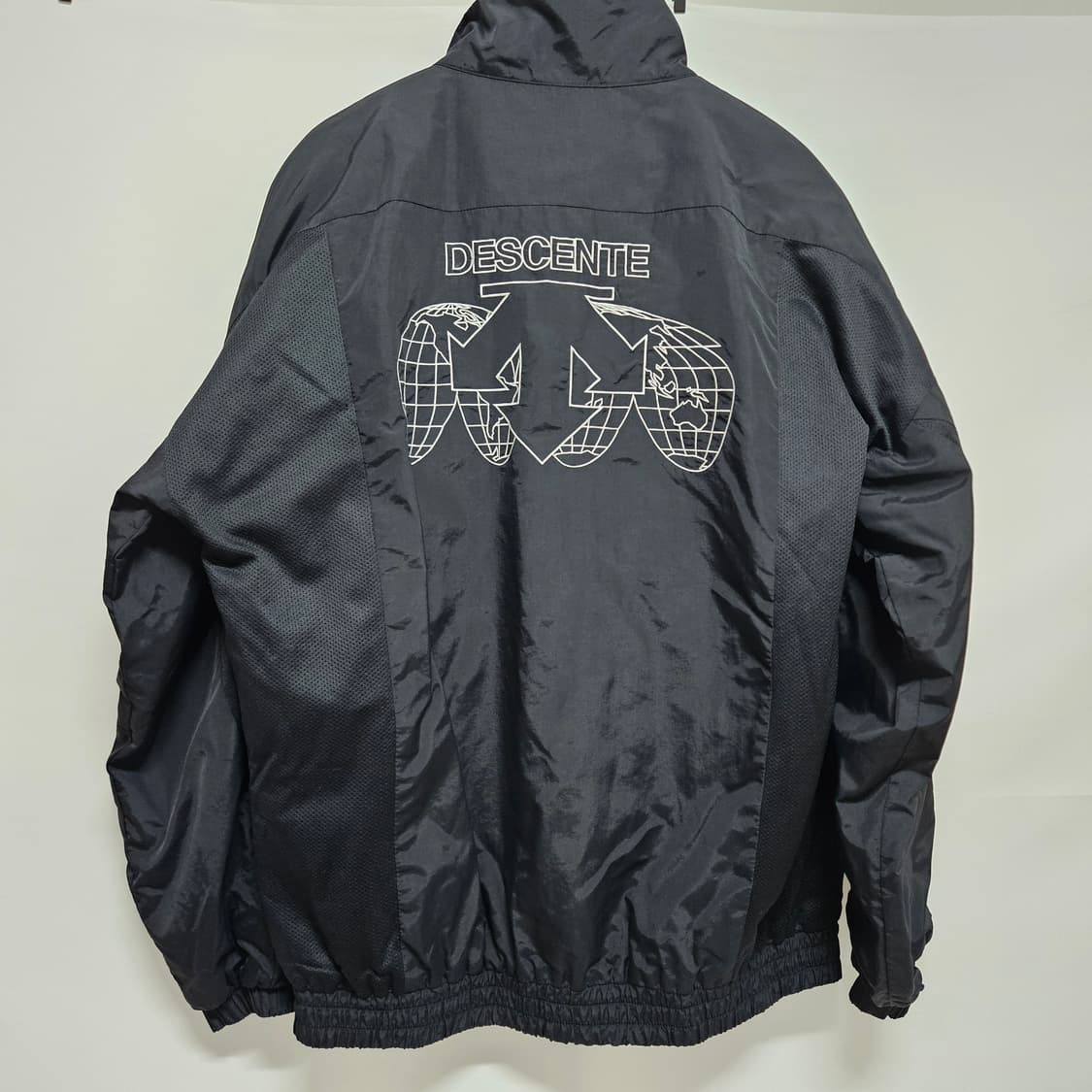 데상트 배색 바람막이 점퍼 95 상품이미지6