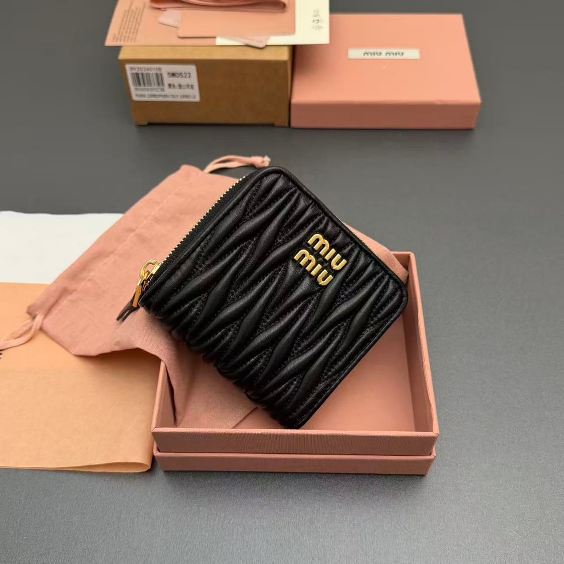 미우 미우 마테라쎄 나파 가죽 동전 지갑 블랙 상품이미지4
