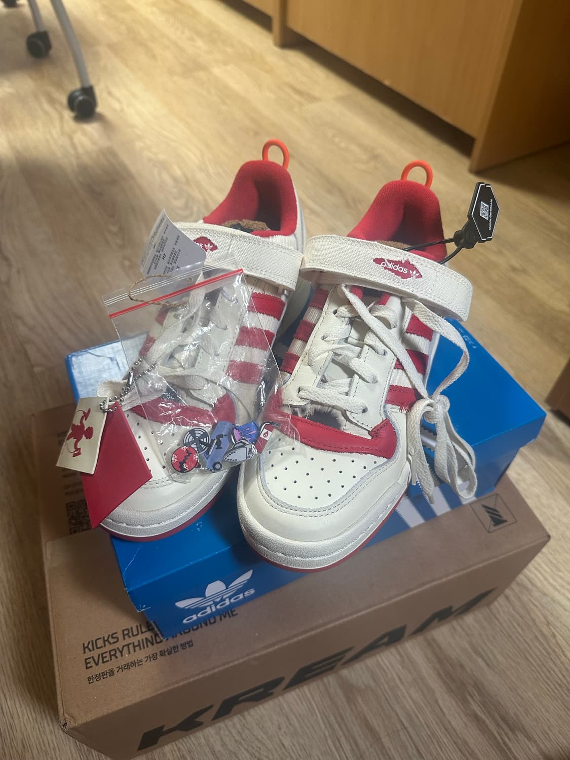 아디다스 포럼 로우 나홀로집에 240 상품이미지2